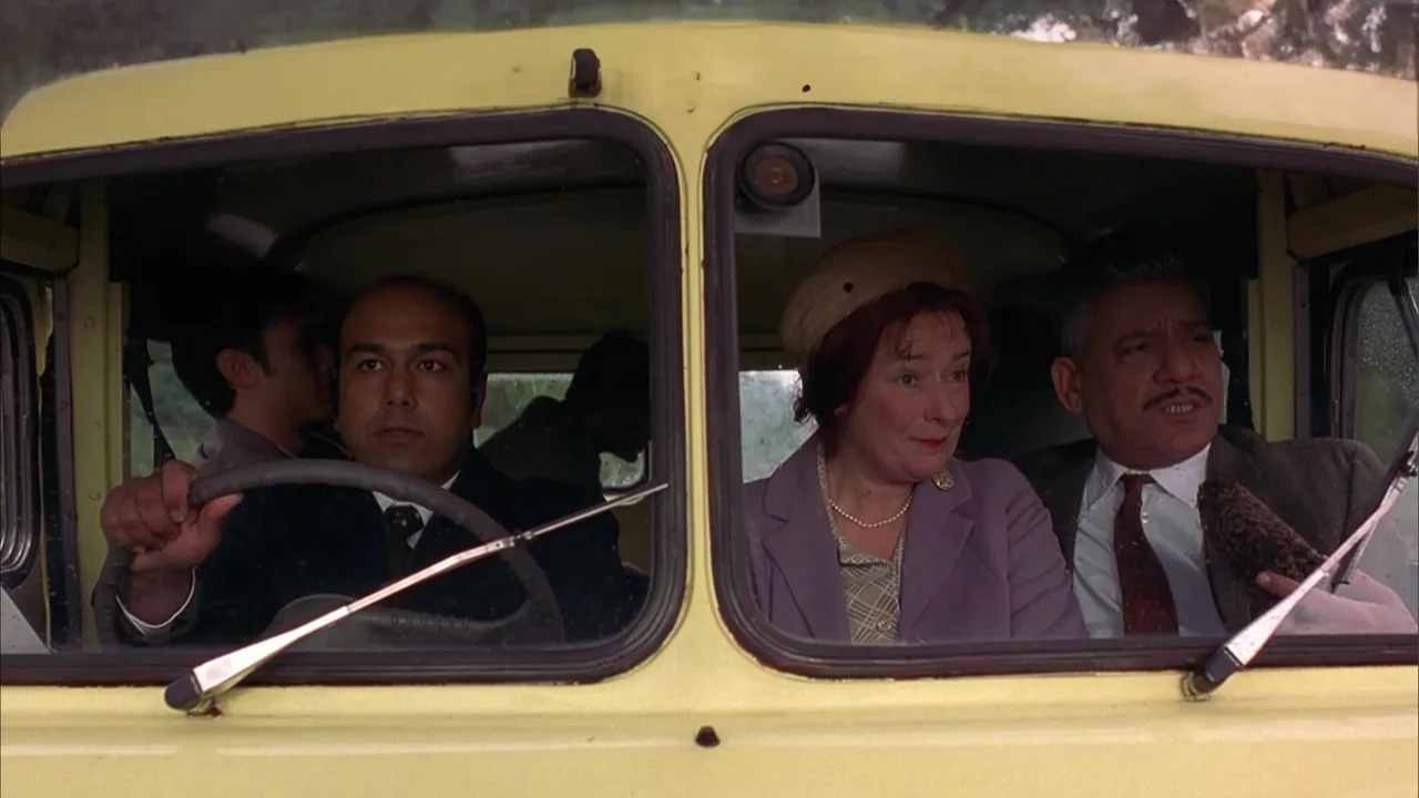 East Is East İndir - görsel 1