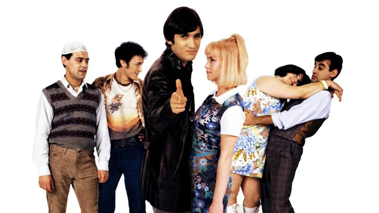 East Is East İndir - görsel 3