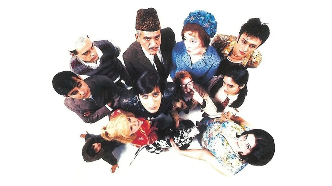 East Is East İndir - görsel 4
