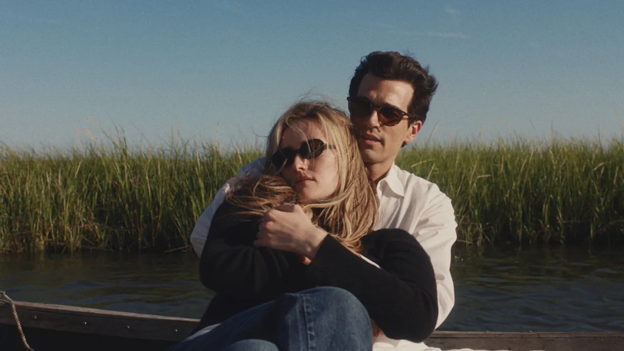 Love Story: John F. Kennedy Jr. & Carolyn Bessette 1080p İndir - görsel 3