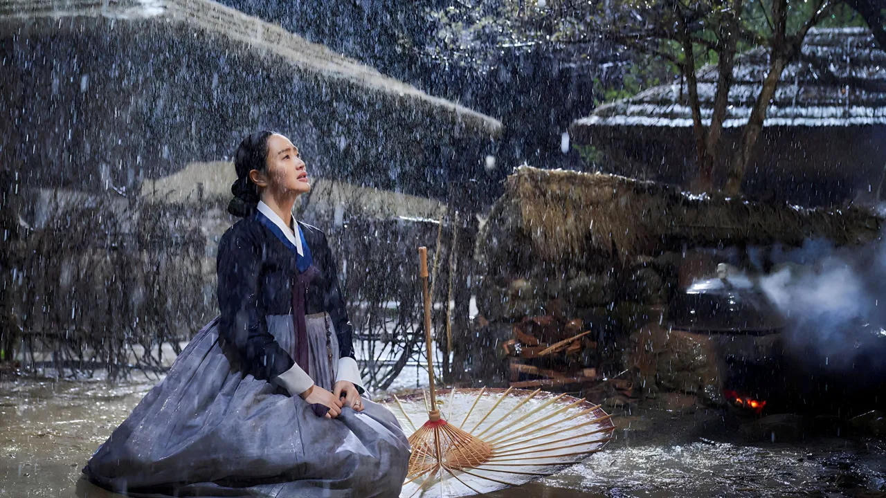 Under the Queen's Umbrella 1080p Altyazılı İndir - görsel 1