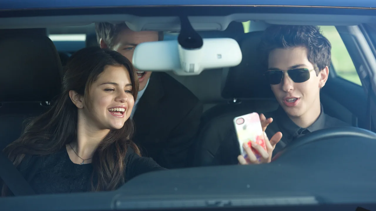 Behaving Badly İndir - görsel 5