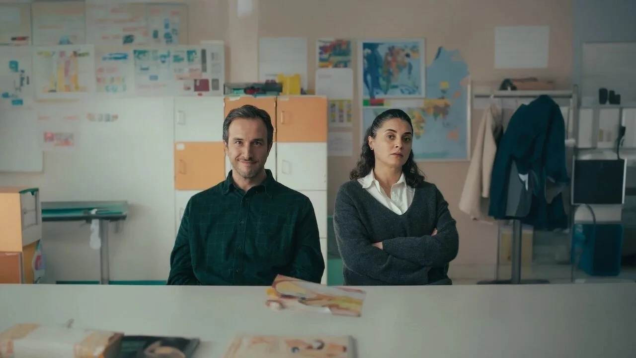 Kuvvetli Bir Alkış 1080p İndir - görsel 2