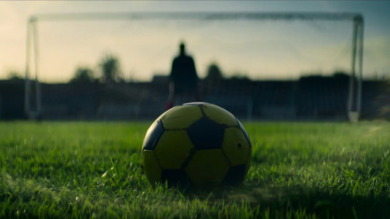 Futbol Kulübünde Yangın: Kül Olan Hayaller 1080p İndir - görsel 2
