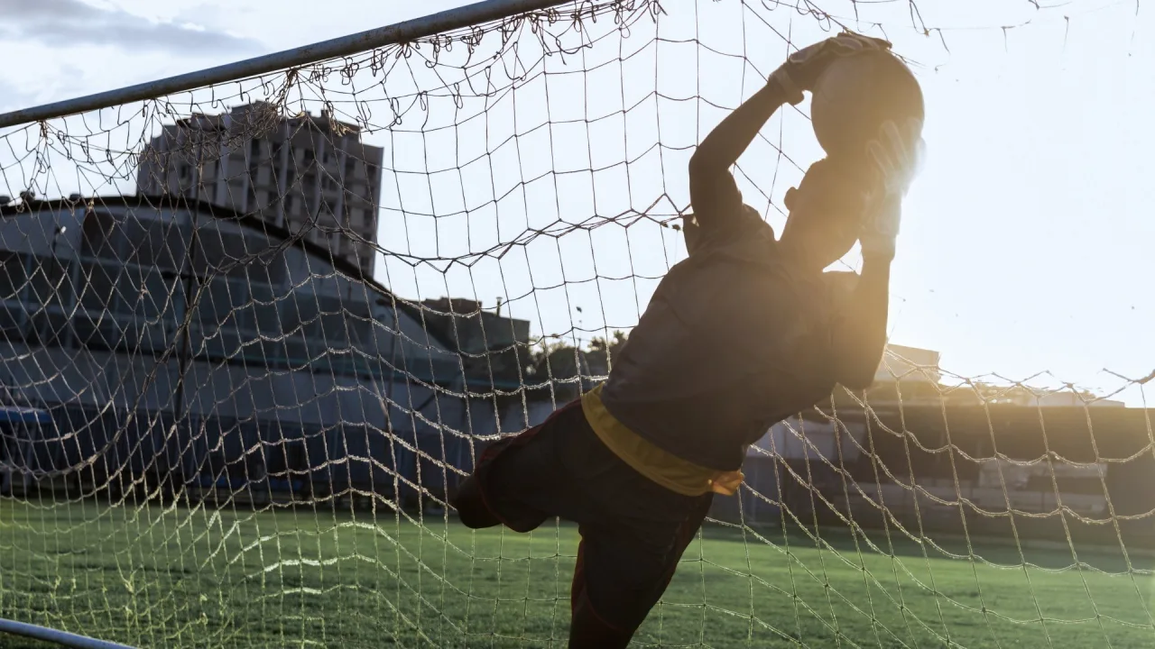 Futbol Kulübünde Yangın: Kül Olan Hayaller 1080p İndir - görsel 4