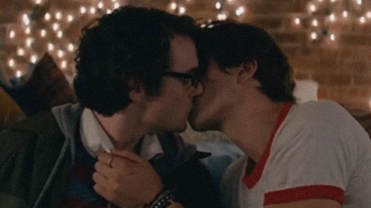 Naomi and Ely's No Kiss List İndir - görsel 2