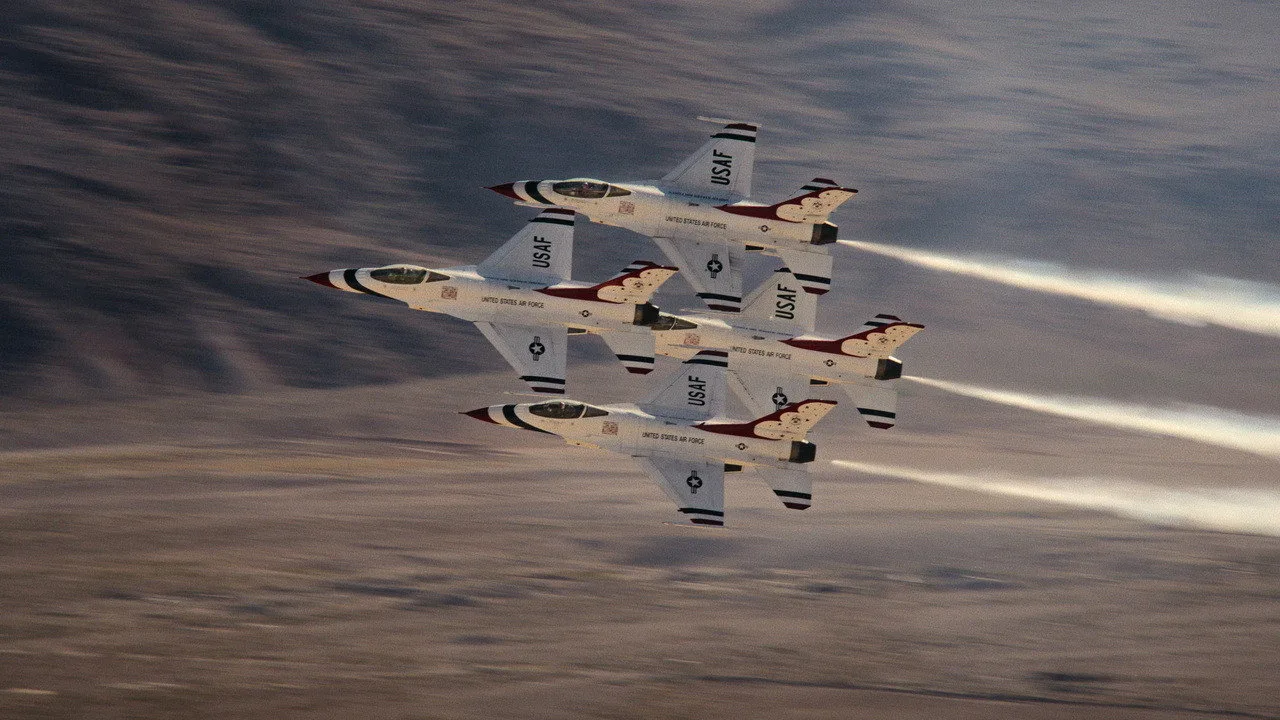 Havacılığın Sınırlarını Zorlayanlar: Thunderbirds İndir - görsel 6