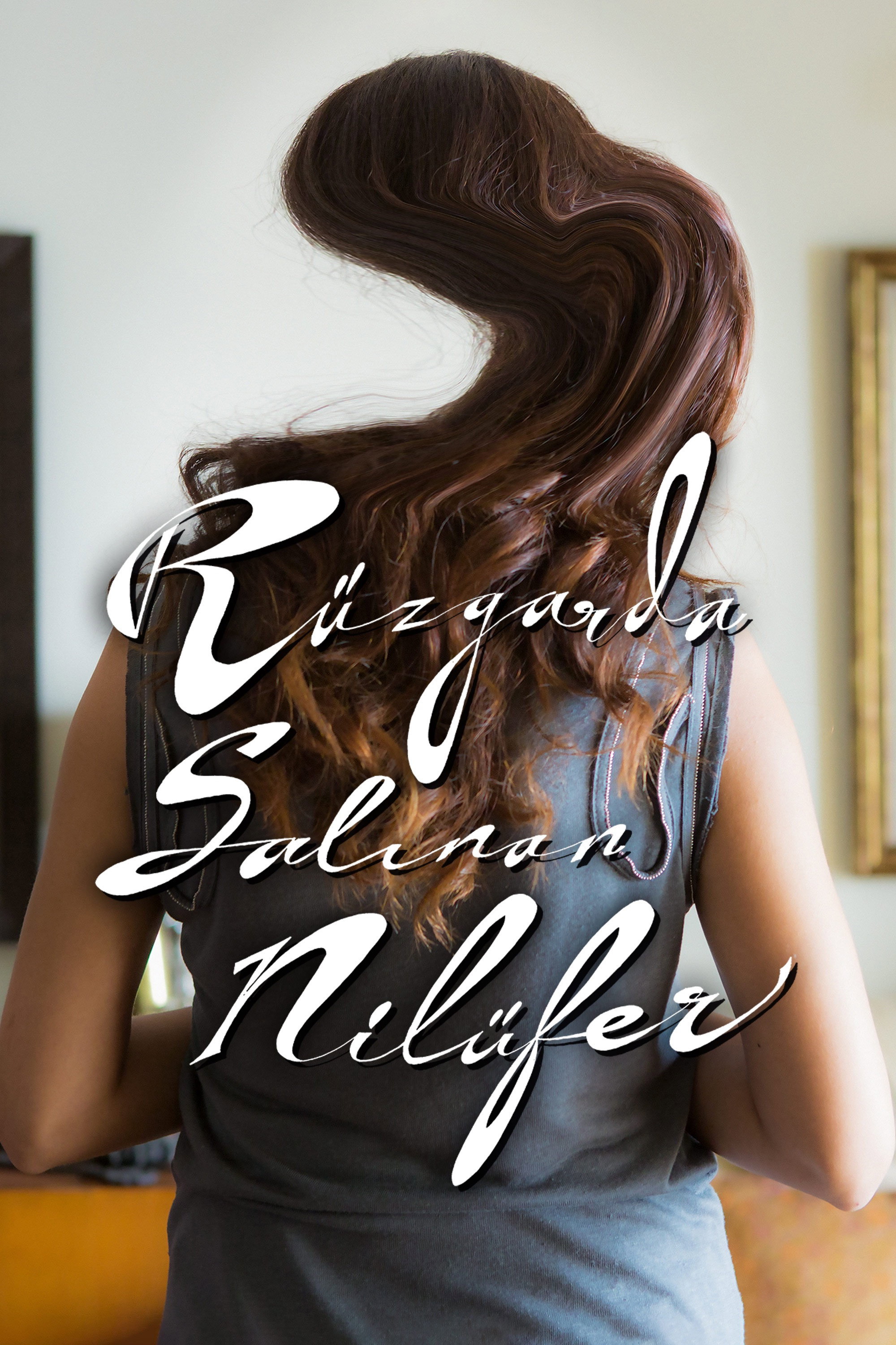 Rüzgarda Salınan Nilüfer İndir