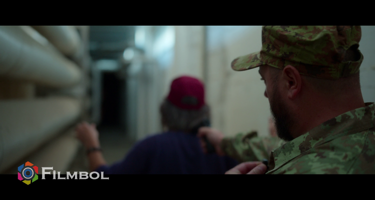 Sara - Gölgedeki Kadın İndir