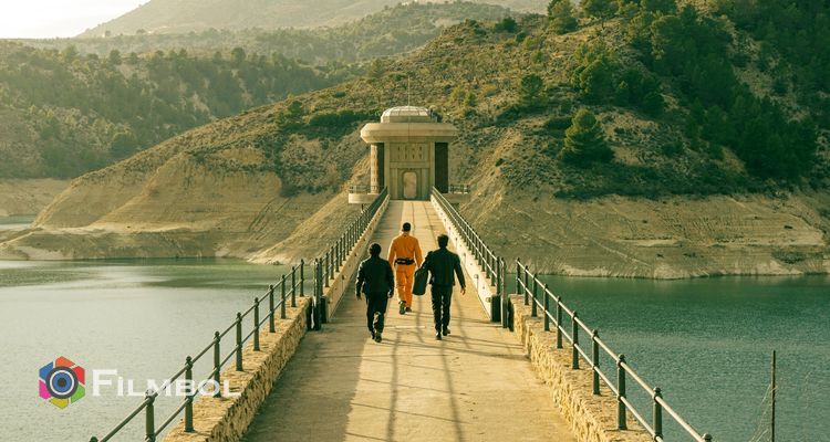 Milyarderlerin Sığınağı İndir